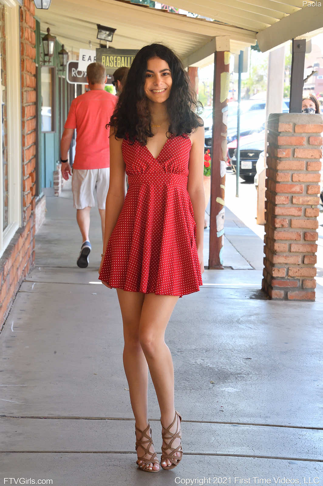 Paola In Graduation Photos - Photo 01