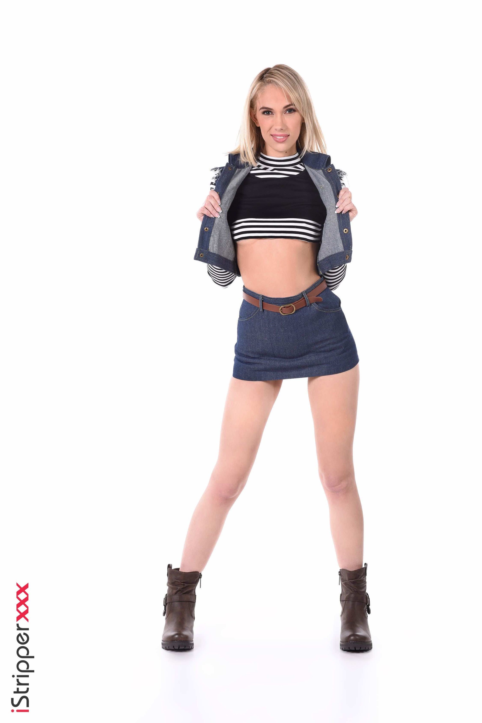 Sky Pierce In Grab On Balls - Photo 00
