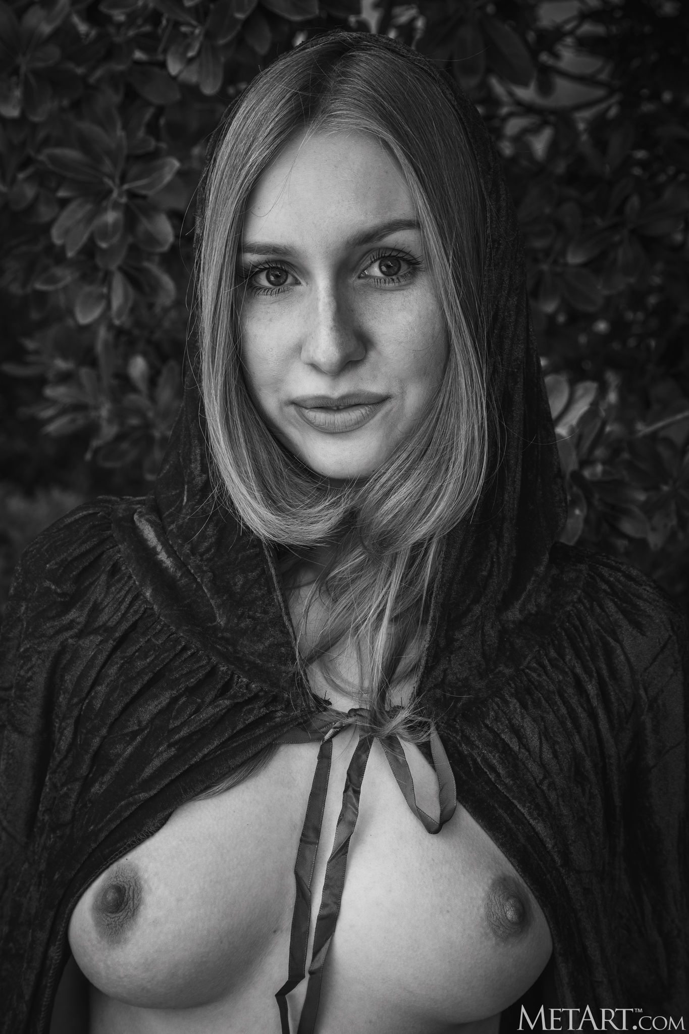 Lia Pink Spectacularly Sexy Red Riding Hood Pussy Lips Delight Viewers - Photo 20