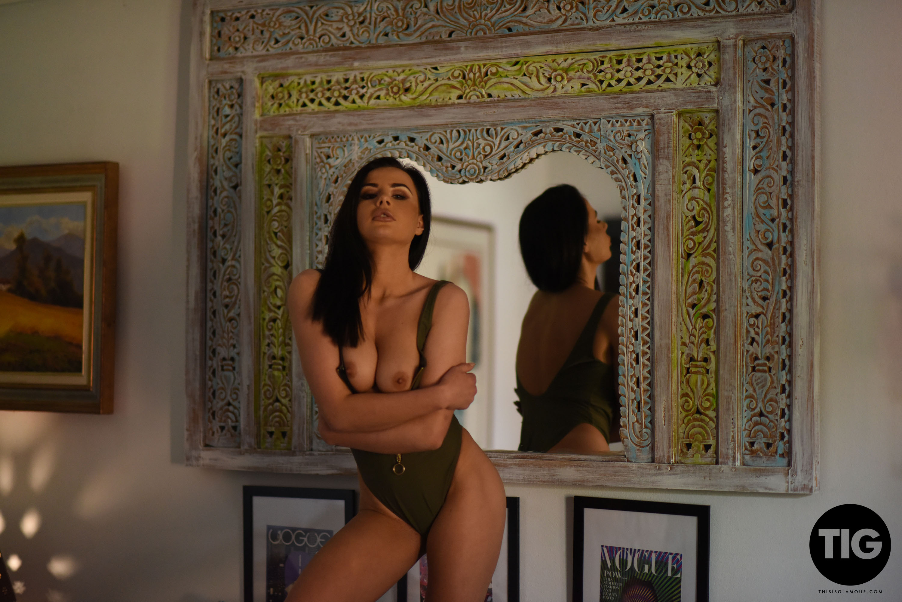 Jemima Page In Unzips Her Sexy Swimsuit - Photo 12