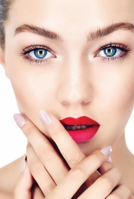 Naked pics of famous model Gigi Hadid