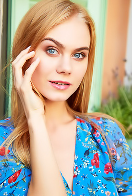 Nancy A Spreads Her Thighs Wide