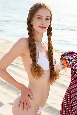 /Imogen Nude On The Beach