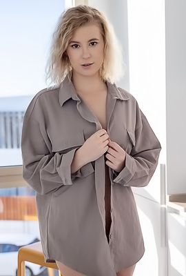 /Casey Fingering Pussy In The Morning