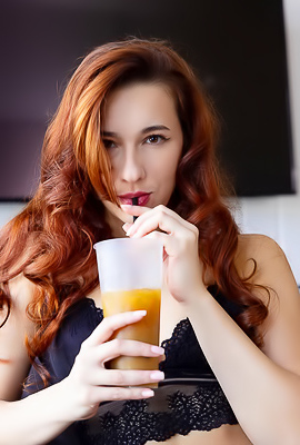 /Oxi Bendini Icy Fingers Exploring The Fierce Heat Of Her Pussy