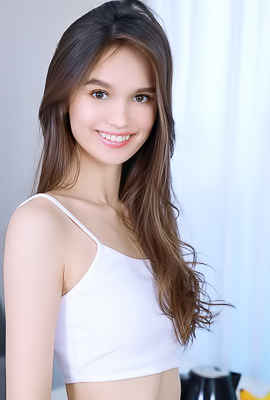 /Anastasia Bella Exposing Her Plump-lipped Pussy With The Carefree Charm