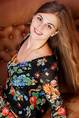 Bella Libre Sultry Brunette Feminine Beauty