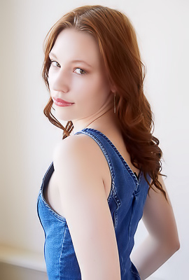 /Maya Sinn Kicking Off Her Shoes And Parting Her Slender Thighs So Her Shaved Pussy Pouts Open