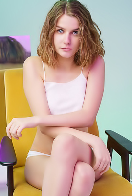 /Lana Broks Nude Chick Reveal Her Shaved Pussy