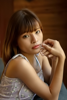 /Oopeve Sunlight Dances Across The Asian Cutie’s Slender Figure