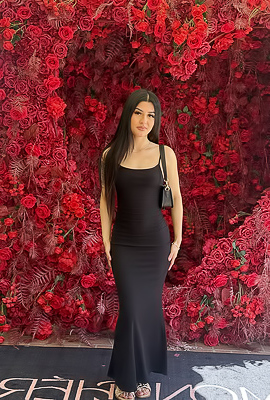 /Brunette Angel Rubbing Pussy In Public Toilet