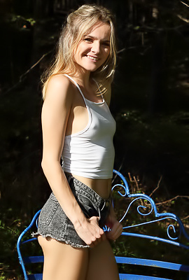 Addee Kate Pussy Spreading Poses