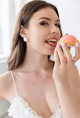 Princess Alice Gives You To Enjoy The Sight Of Her Gorgeous Body In A Tight Little Dress