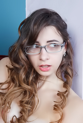 Gorgeous Big Boobs Hottie Elle Mira