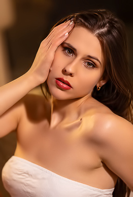 Amber Slassh Voluptuous Hungarian Brunette Is Soon Naked