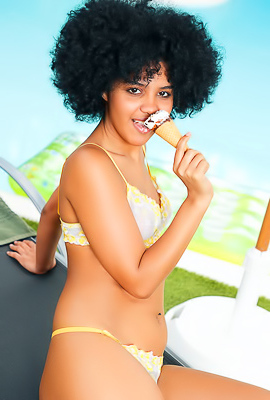 Curly Latino Star Selva Lapiedra