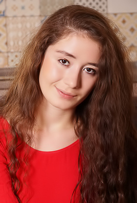 Sherie Stripping Down Completely Nude