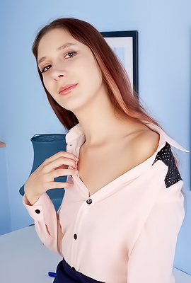 Anasteysha Lee Spreads Her Thighs Right At Work