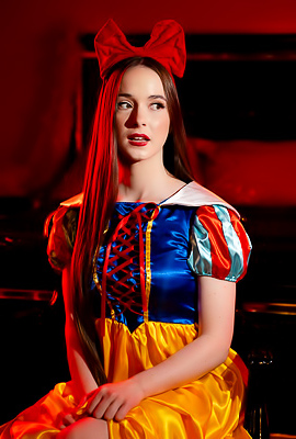 Scarlet Full Nude Erotica