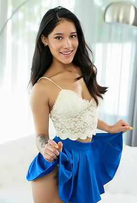 Carolina Guerrero Deep Strokes Hard Cock And Get Drilled