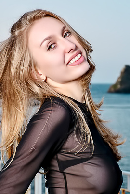 Lia Pink Her Beautiful Green Eyes Bright With Passion