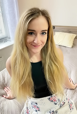 Dee Dee Her Meaty Bare Twat Eats Those Fingers