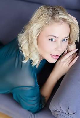 Sarika A Curvaceous Blonde Is Soon Perfectly Naked