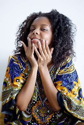 Sukki T Ebony Chick Spreads Her Legs