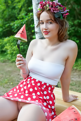 Rokki Her Mouthwatering Curves Sure To Whet Your Appetite