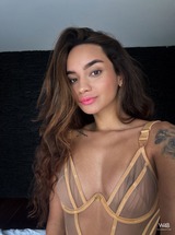 Dulce Sexy Brunette With Nice Tits Shows Her Selfie Photos photo 06